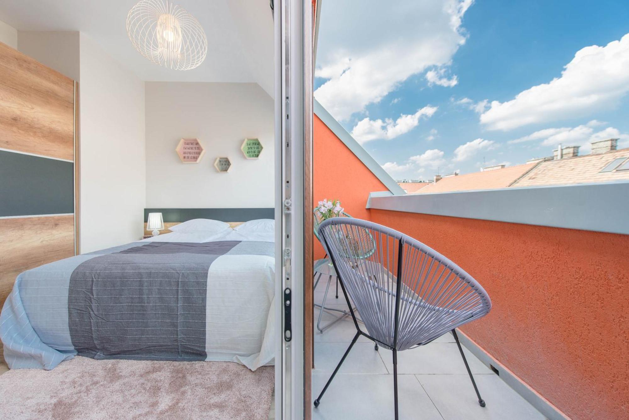 Boutique Luxury Penthouse Apartment *